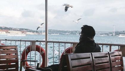 国信证券：光通信持续高景气为AI算力互联铺路