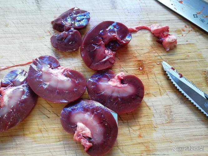 爆炒羊腰子的家常做法：鲜嫩多汁的美味佳肴