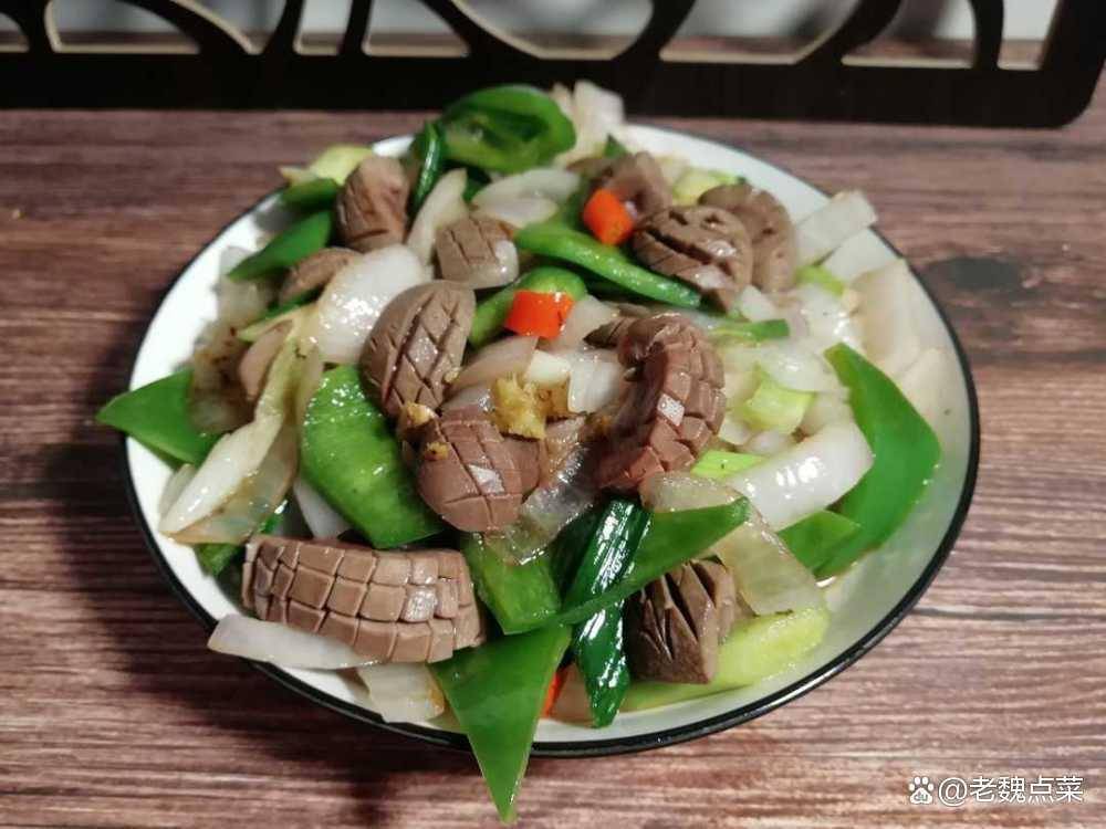 爆炒羊腰子的家常做法：鲜嫩多汁的美味佳肴