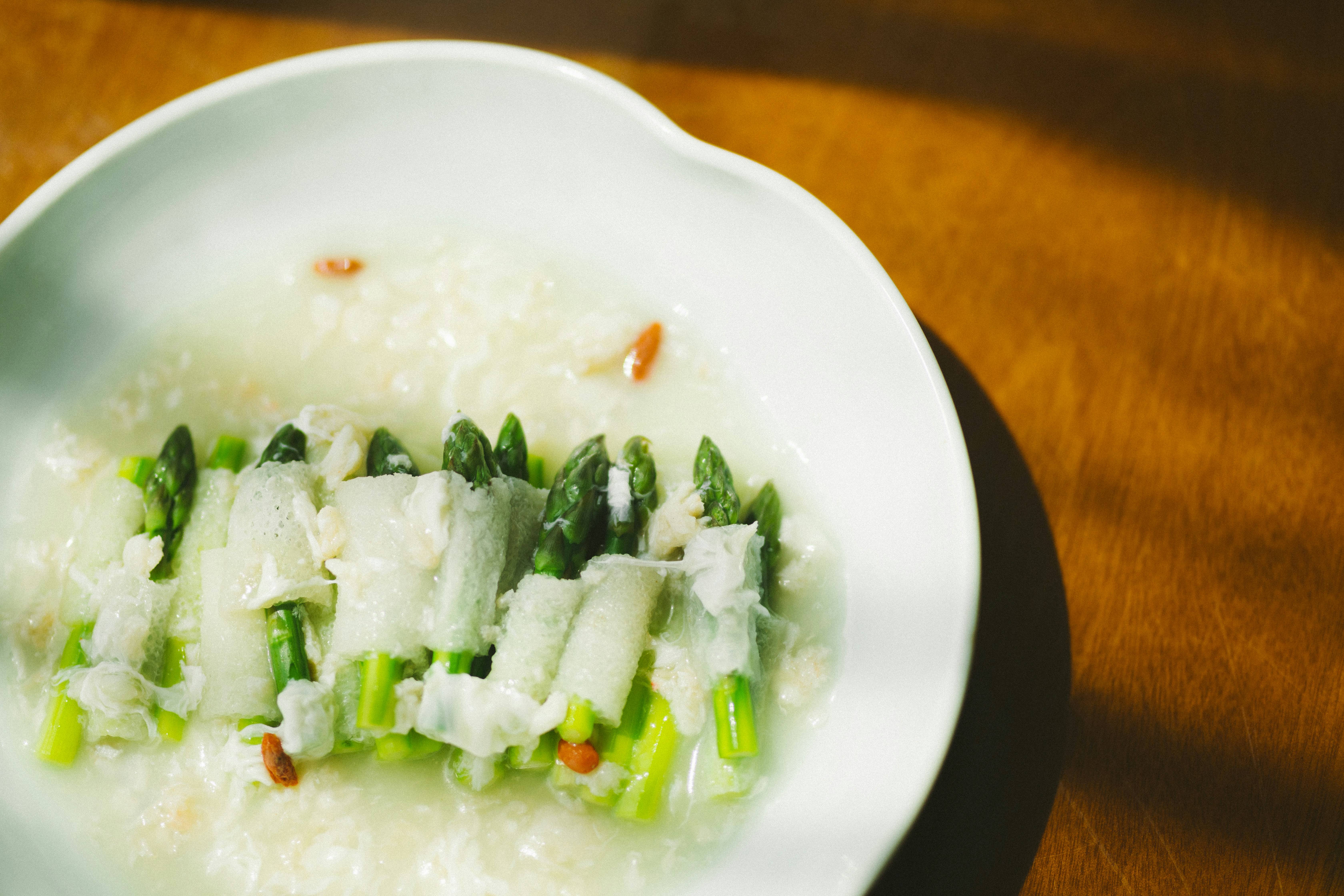 炒青菜怎么做？掌握“2个窍门”，翠绿爽口，不出水