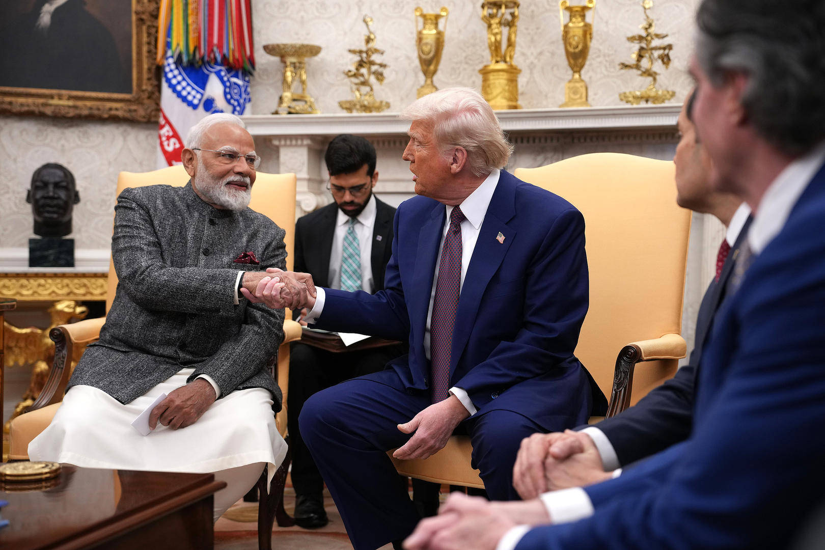 美国关税重压下，印度“三线并行”：参加俄白军演、重启与美谈判、加快与欧盟磋商