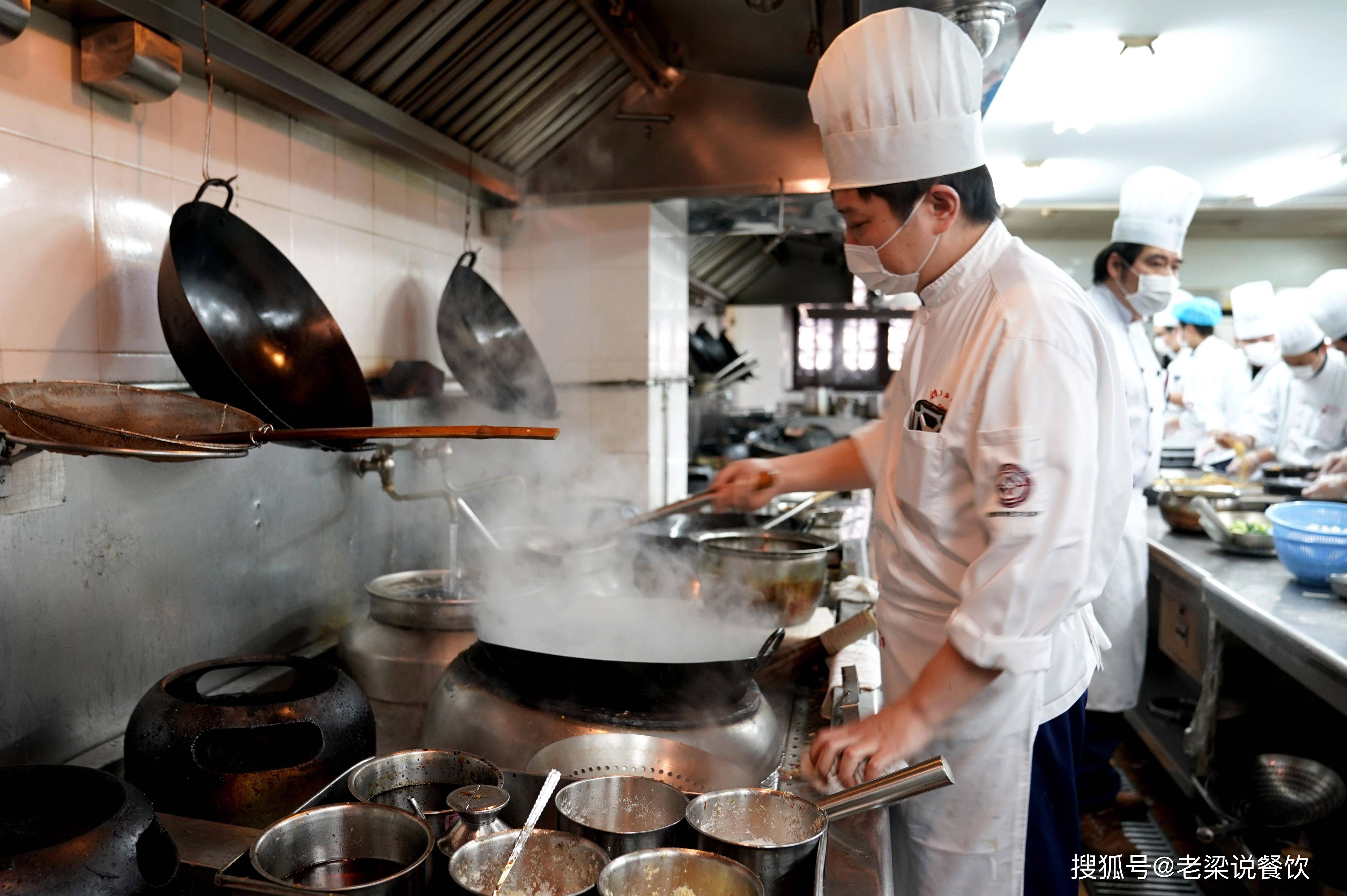 县城餐饮新贵：人均25元现炒快餐如何碾压传统食堂？