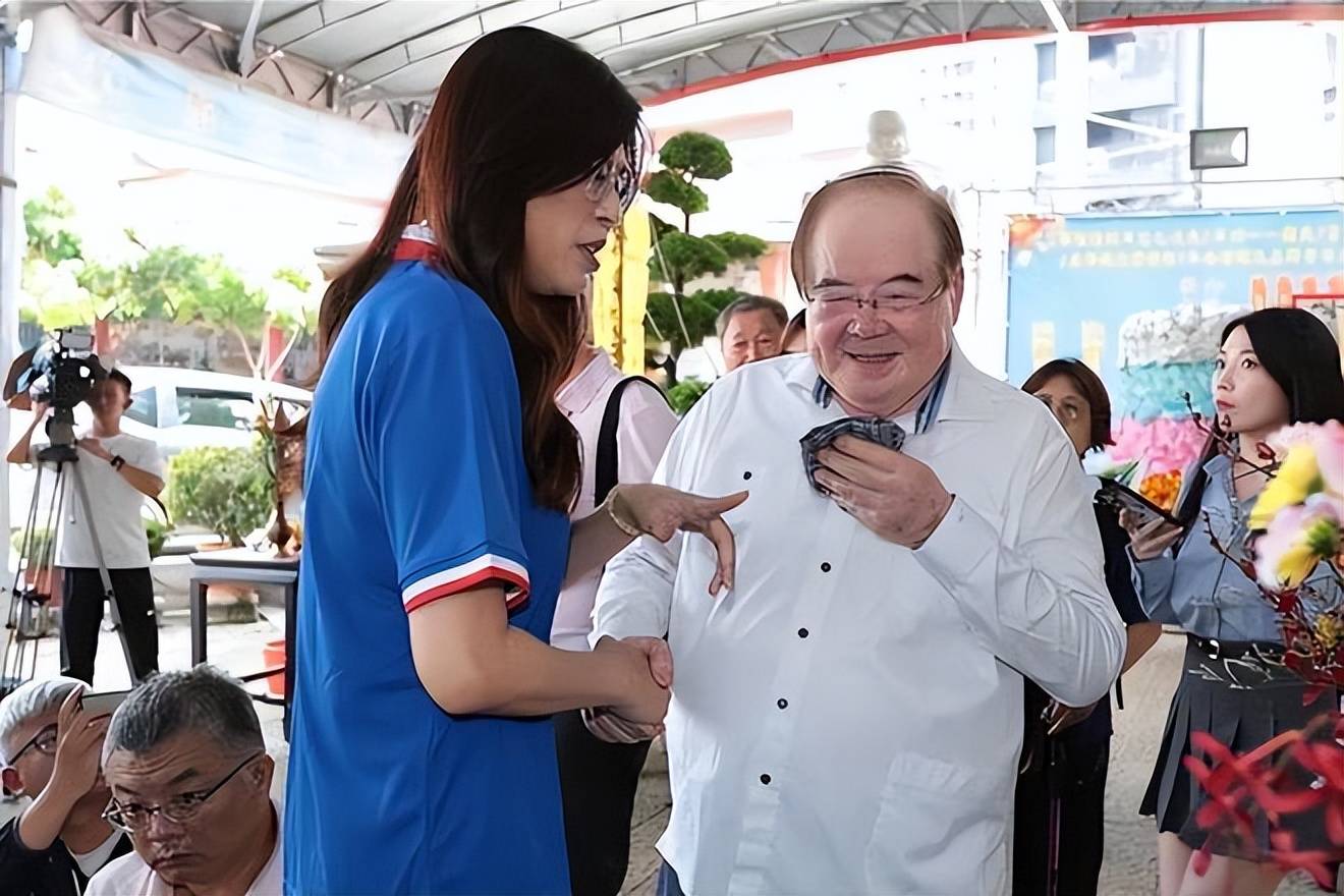 国民党爆发“大地震”，朱立伦将率211人集体辞职，剑指郑丽文？